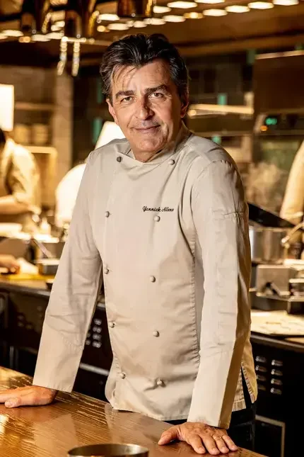 Chef Yannick Alléno in the kitchen.