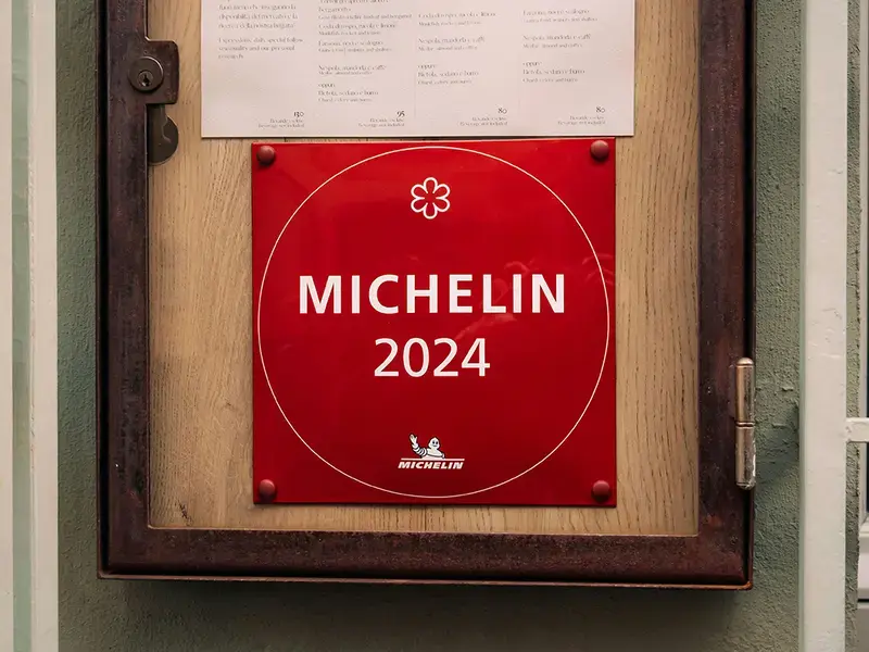 A Michelin plaque.