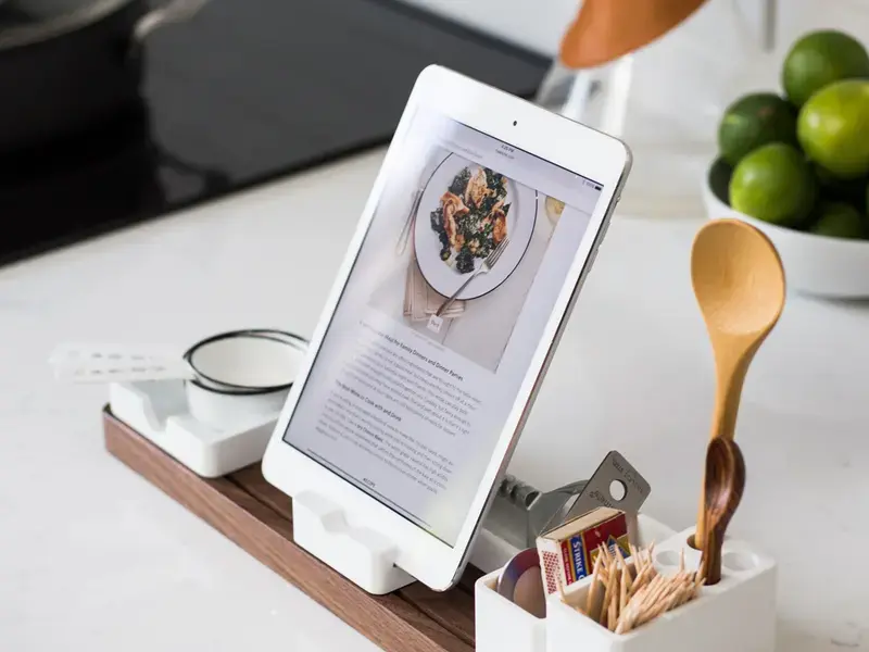 Chat GPT: a tablet with recipe content.