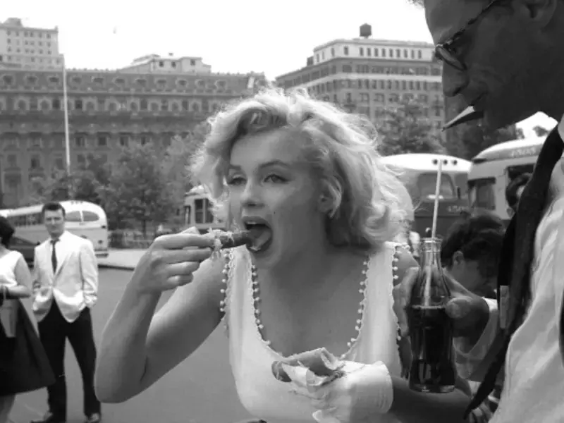 Original_2220_marilyn-hotdog--1-
