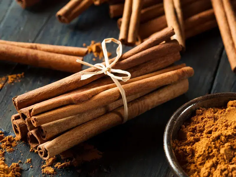 cinnamon sticks and powder ©iStock