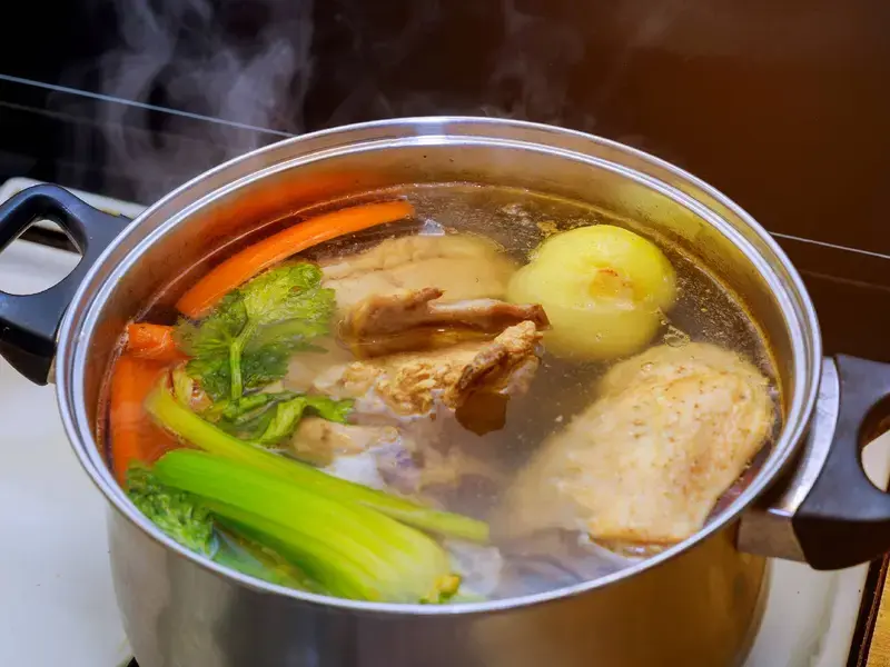 meat broth preparation ©iStock