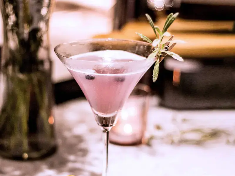 Tequila pink cocktail mgg-vitchakorn-unsplash