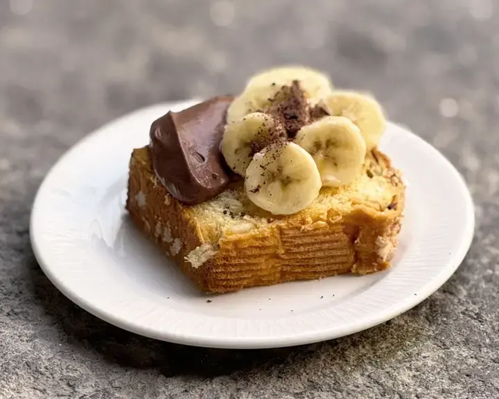 Colomba with chocolate mousse, bananas and chocolate curls.