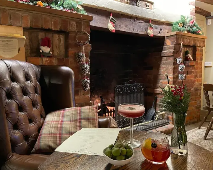 The Three Horseshoes