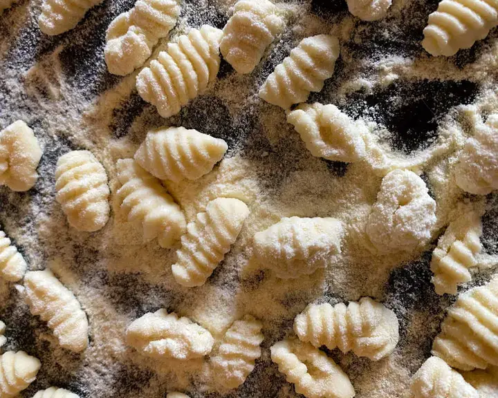 Ricotta cavatelli coated in semolina flour.